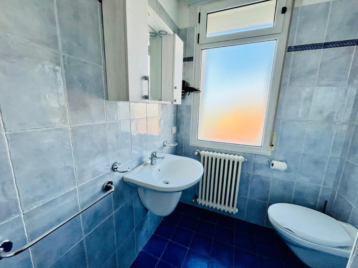 Residence Frontemare Rimini Eksteriør billede