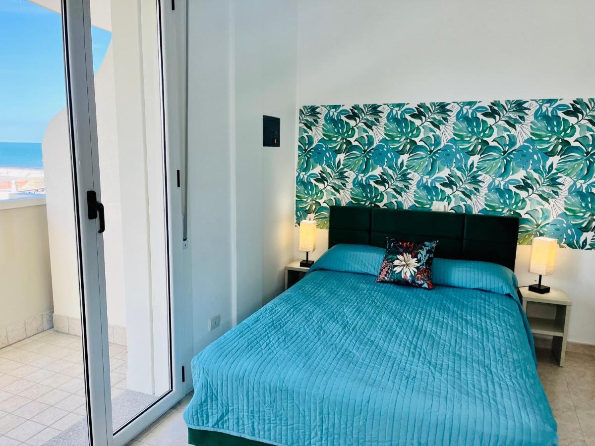 Residence Frontemare Rimini Eksteriør billede