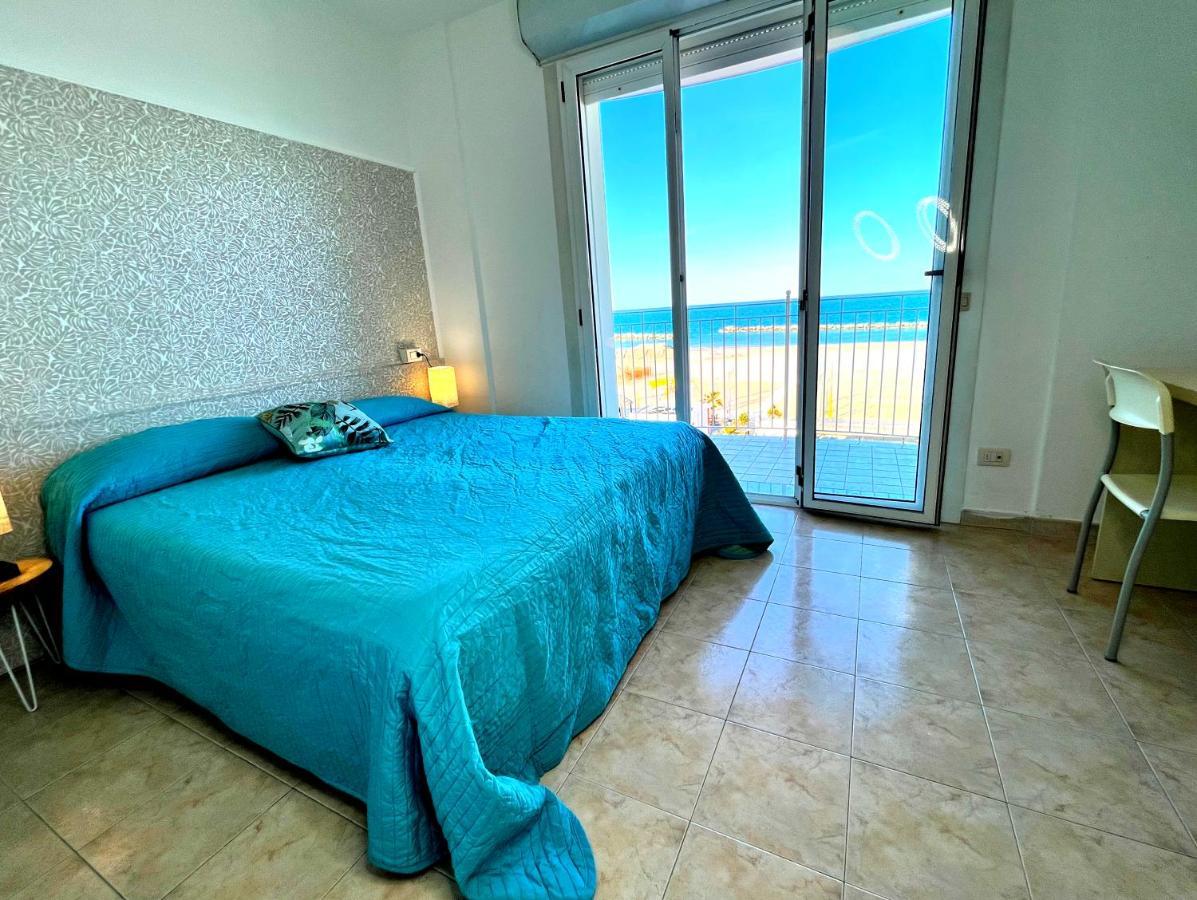 Residence Frontemare Rimini Eksteriør billede