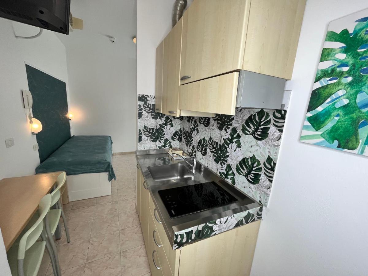 Residence Frontemare Rimini Eksteriør billede