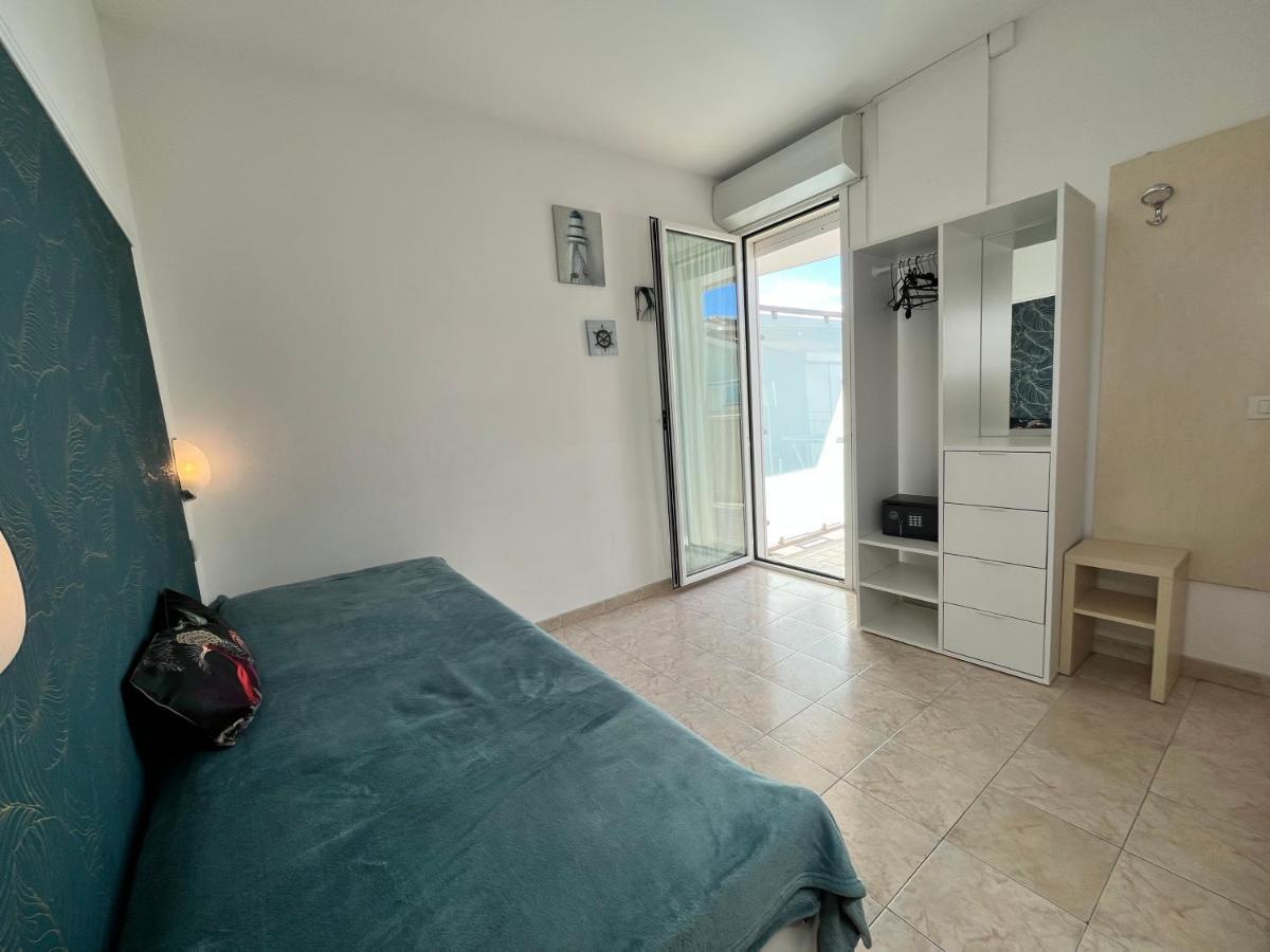 Residence Frontemare Rimini Eksteriør billede
