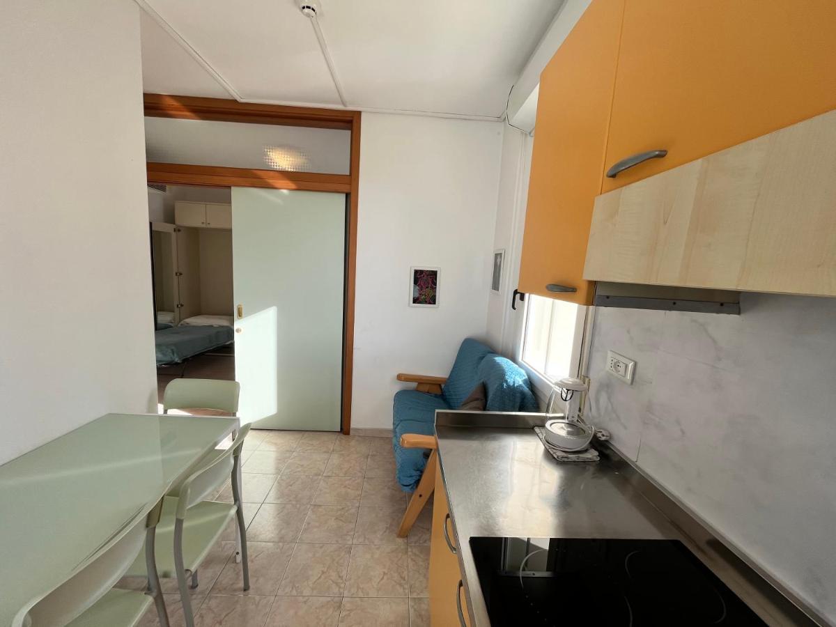 Residence Frontemare Rimini Eksteriør billede
