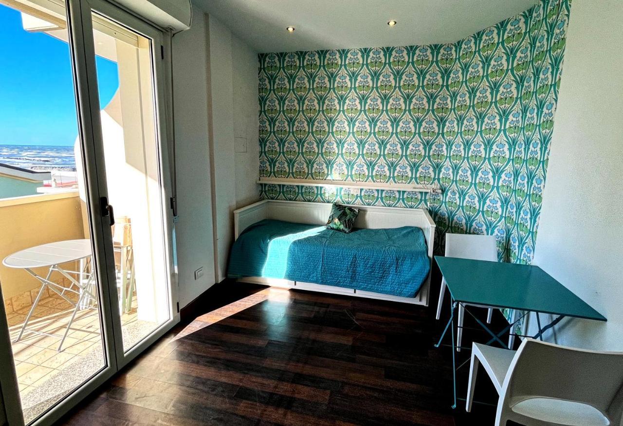 Residence Frontemare Rimini Eksteriør billede