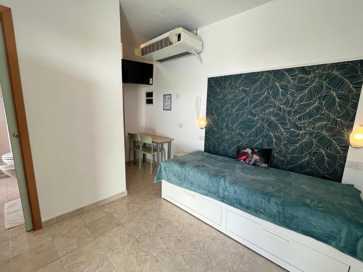 Residence Frontemare Rimini Eksteriør billede