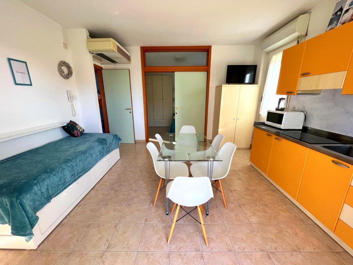 Residence Frontemare Rimini Eksteriør billede