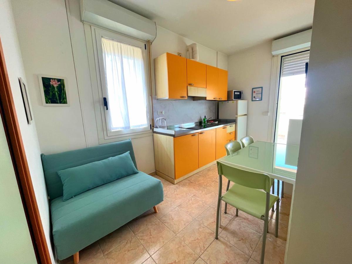 Residence Frontemare Rimini Eksteriør billede