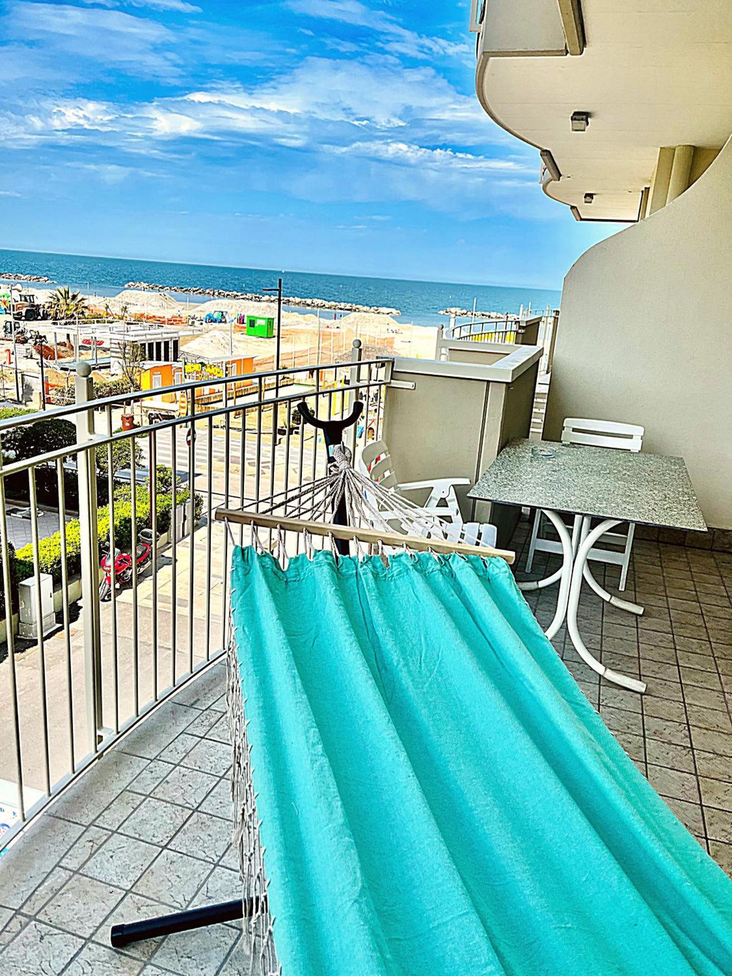Residence Frontemare Rimini Eksteriør billede