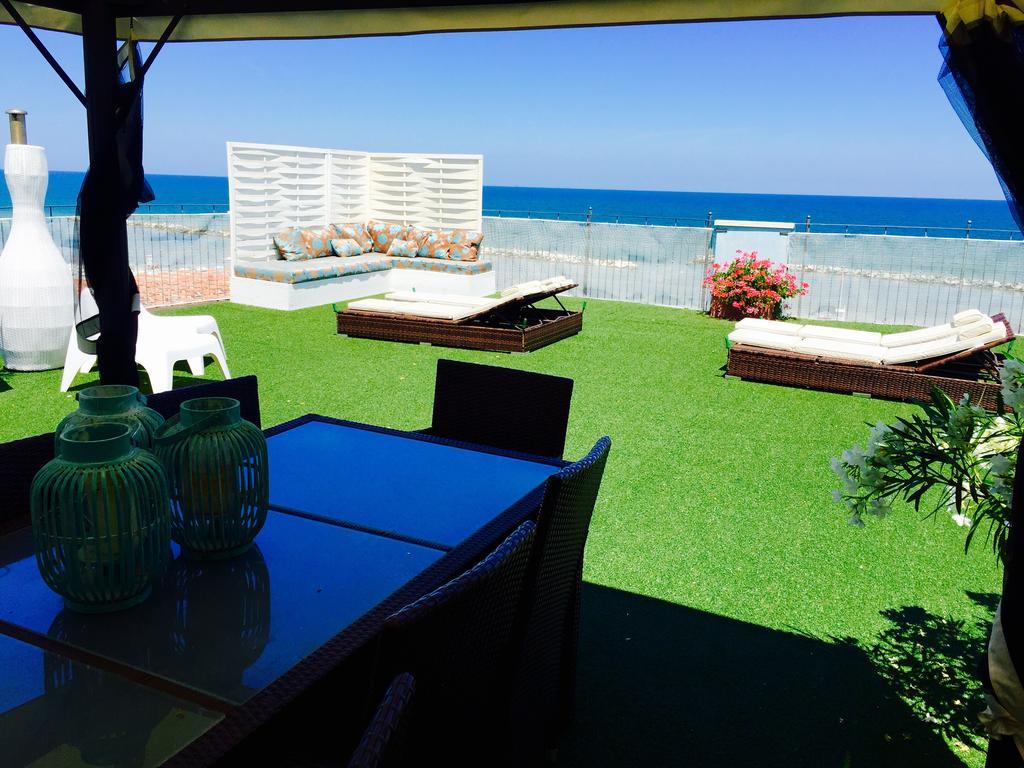 Residence Frontemare Rimini Eksteriør billede
